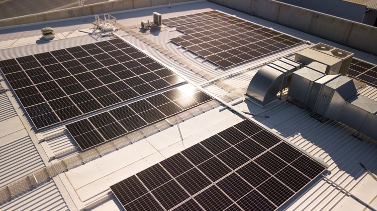 Officeworks reduces emissions and installs first lithium battery at Warana, QLD Officeworks reduces emissions and installs first lithium battery at Warana, QLD
